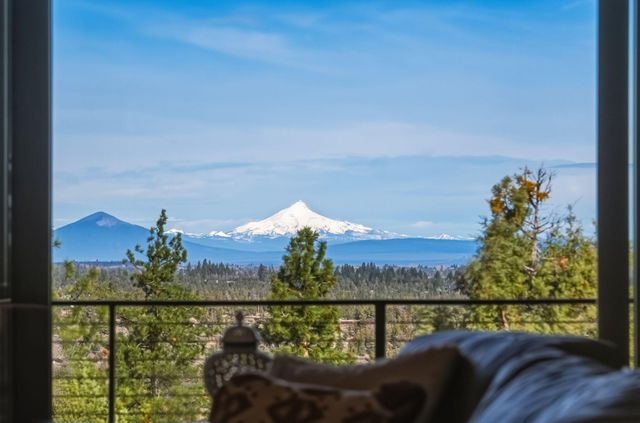 3487 NW Greenleaf Way, Bend, OR 97703
