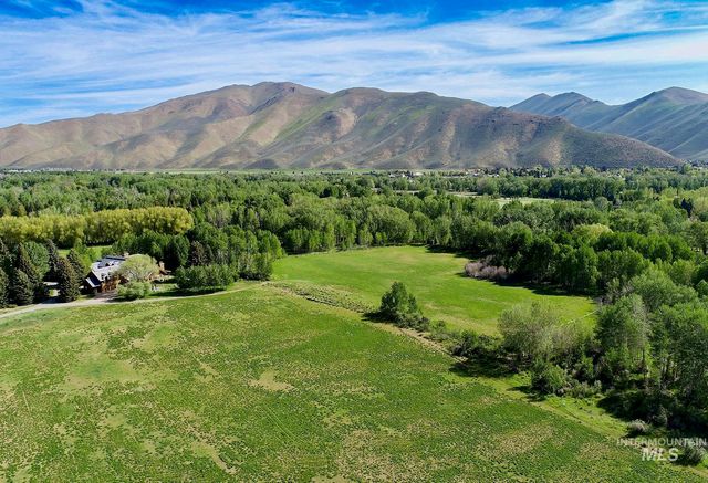 40 Fox Hollow Gulch Rd, Bellevue, ID 83313