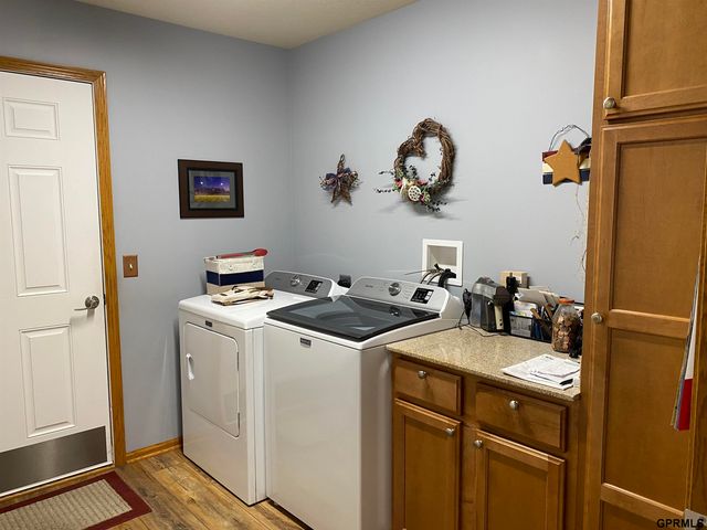 8614 N 161st Plaza, Omaha, NE 68007