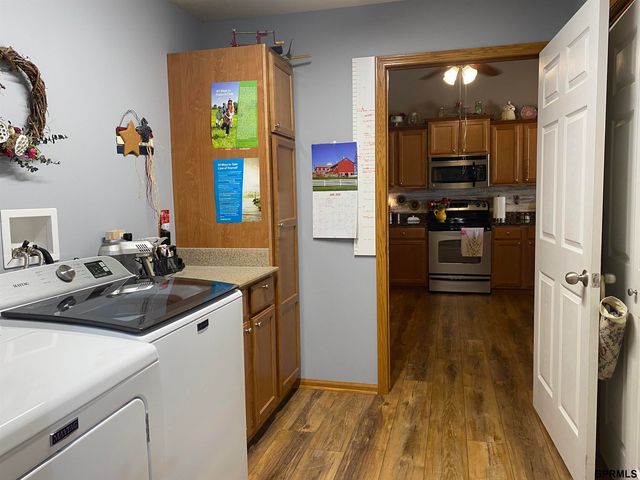 8614 N 161st Plaza, Omaha, NE 68007