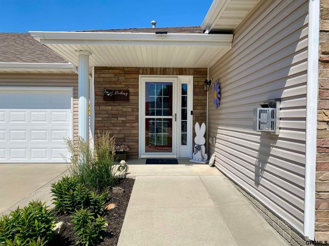 8614 N 161st Plaza, Omaha, NE 68007