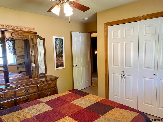 8614 N 161st Plaza, Omaha, NE 68007