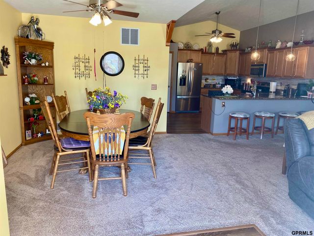 8614 N 161st Plaza, Omaha, NE 68007