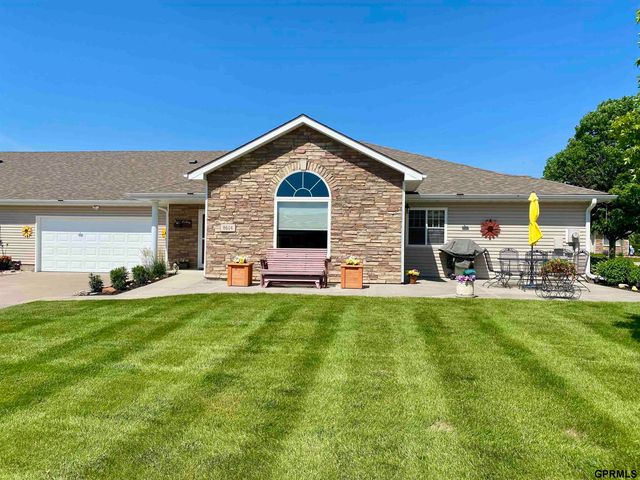 8614 N 161st Plaza, Omaha, NE 68007