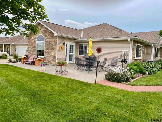 8614 N 161st Plaza, Omaha, NE 68007