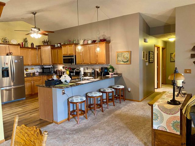 8614 N 161st Plaza, Omaha, NE 68007