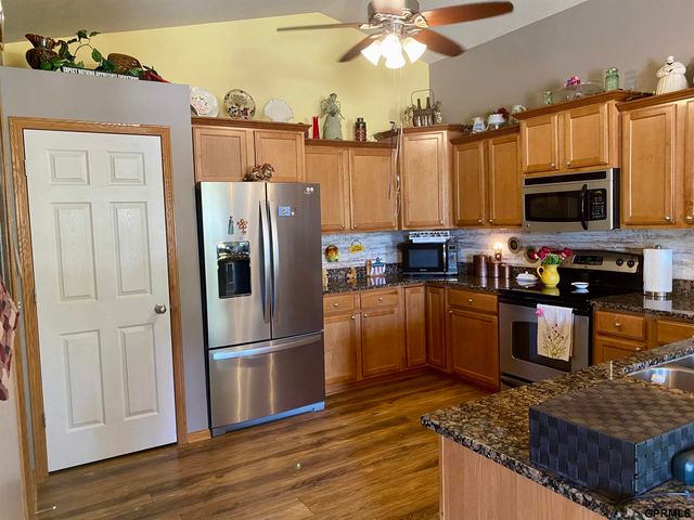 8614 N 161st Plaza, Omaha, NE 68007