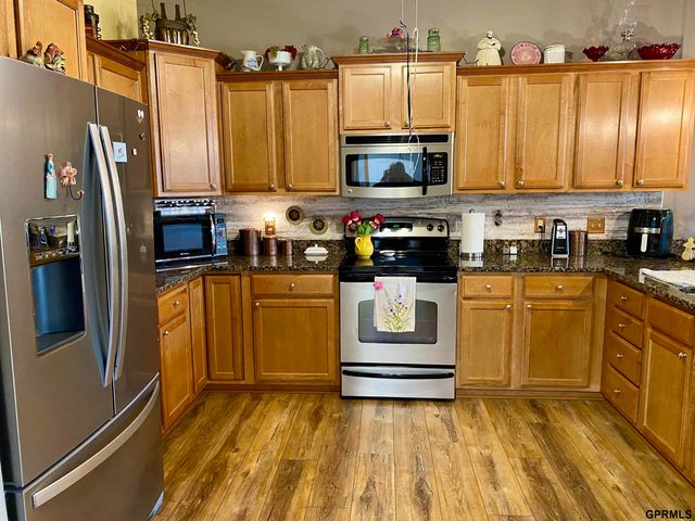 8614 N 161st Plaza, Omaha, NE 68007