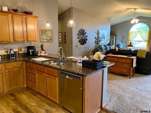 8614 N 161st Plaza, Omaha, NE 68007