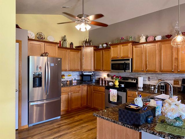 8614 N 161st Plaza, Omaha, NE 68007