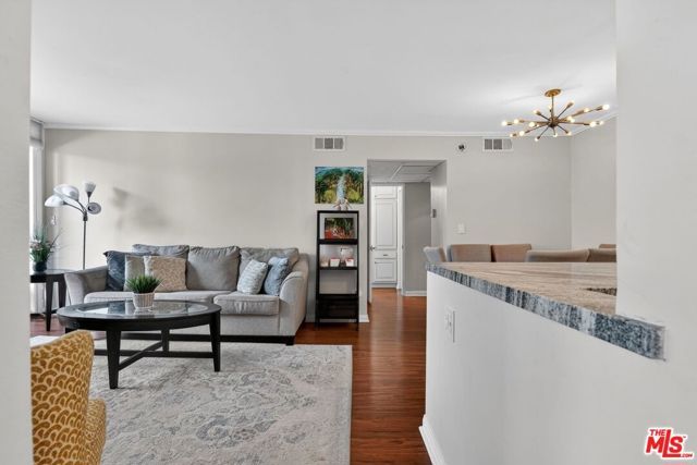 5003 Westpark Drive 103, North Hollywood (los Angeles), CA 91601