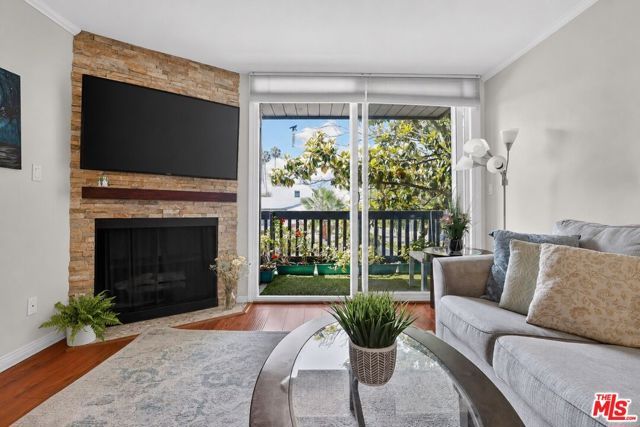 5003 Westpark Drive 103, North Hollywood (los Angeles), CA 91601