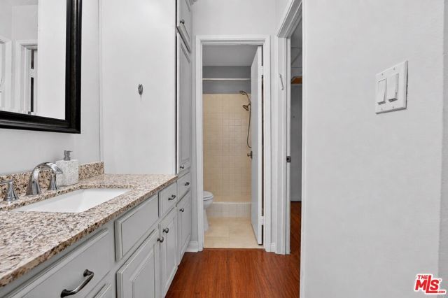 5003 Westpark Drive 103, North Hollywood (los Angeles), CA 91601