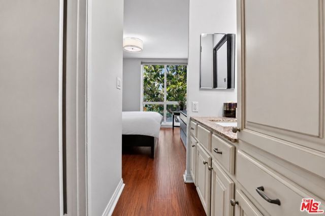 5003 Westpark Drive 103, North Hollywood (los Angeles), CA 91601