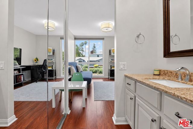 5003 Westpark Drive 103, North Hollywood (los Angeles), CA 91601