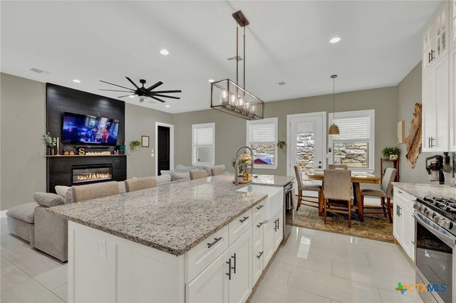 627 Hummingbird Hill, Canyon Lake, TX 78133