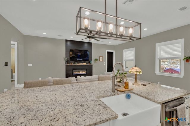 627 Hummingbird Hill, Canyon Lake, TX 78133
