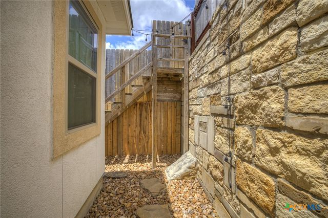 627 Hummingbird Hill, Canyon Lake, TX 78133