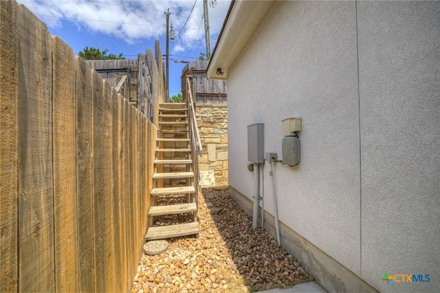 627 Hummingbird Hill, Canyon Lake, TX 78133