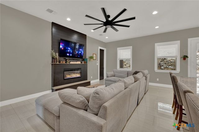 627 Hummingbird Hill, Canyon Lake, TX 78133