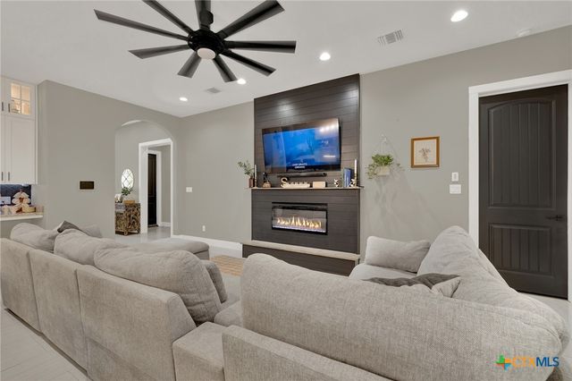 627 Hummingbird Hill, Canyon Lake, TX 78133