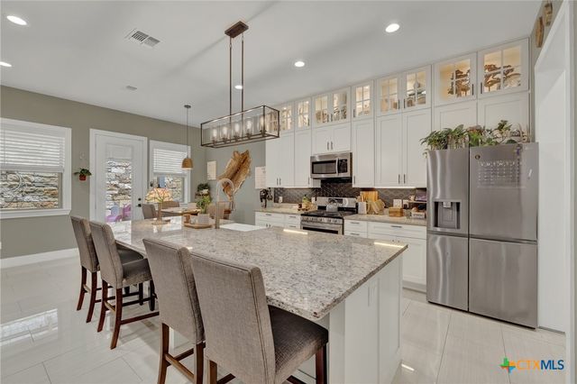 627 Hummingbird Hill, Canyon Lake, TX 78133