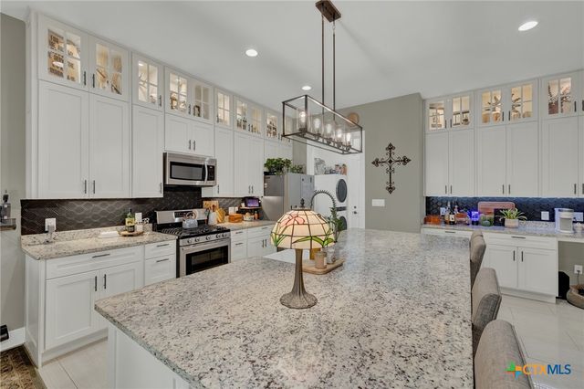 627 Hummingbird Hill, Canyon Lake, TX 78133