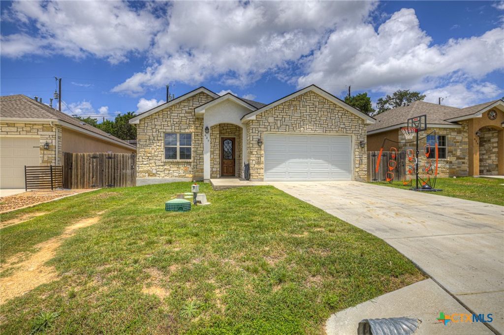 627 Hummingbird Hill, Canyon Lake, TX 78133