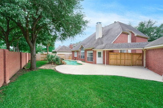 1522 Briarbend Drive, Sugar Land, TX 77479