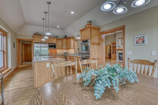 13345 N Windsor COURT, Mequon, WI 53097