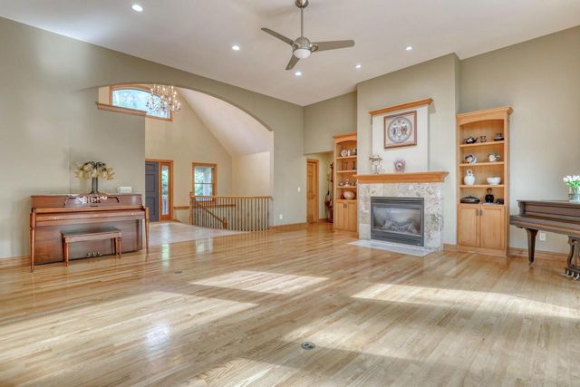 13345 N Windsor COURT, Mequon, WI 53097
