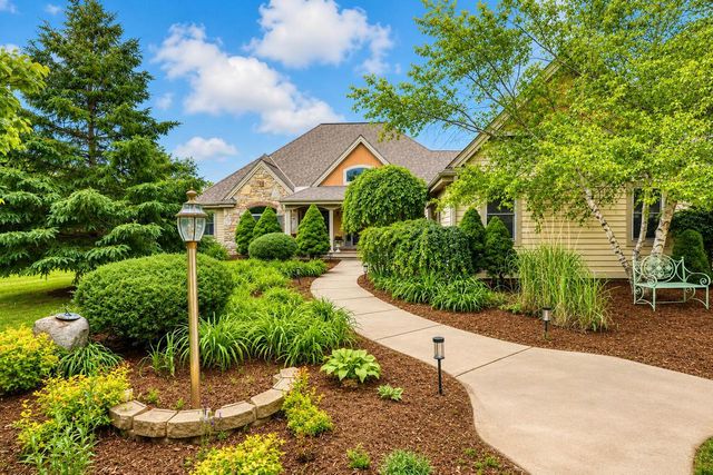 13345 N Windsor COURT, Mequon, WI 53097
