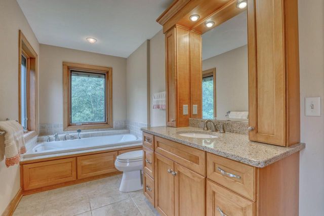 13345 N Windsor COURT, Mequon, WI 53097