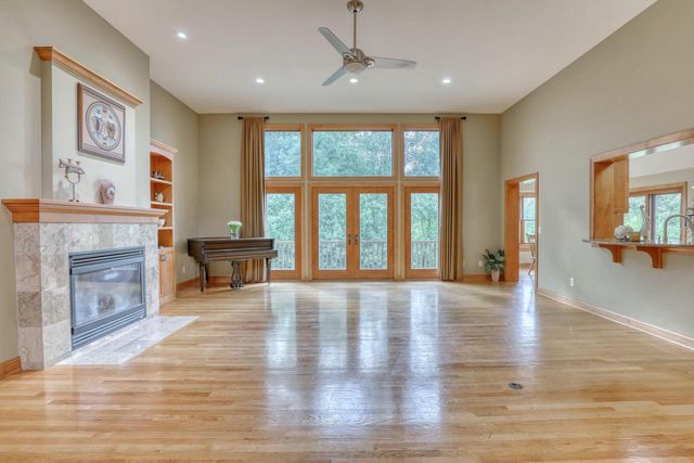 13345 N Windsor COURT, Mequon, WI 53097