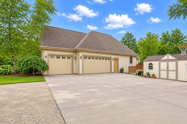 13345 N Windsor COURT, Mequon, WI 53097