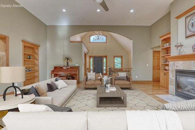 13345 N Windsor COURT, Mequon, WI 53097
