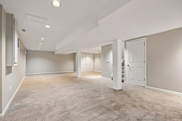 43 Dunham Place, St. Charles, IL 60174
