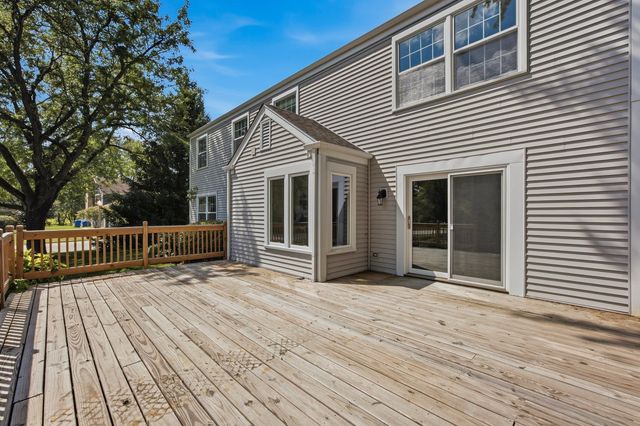 43 Dunham Place, St. Charles, IL 60174