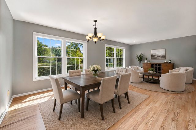 43 Dunham Place, St. Charles, IL 60174