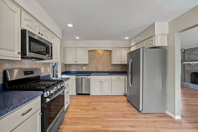 43 Dunham Place, St. Charles, IL 60174