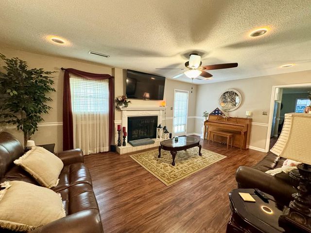 1683 John D Odom, Dothan, AL 36303