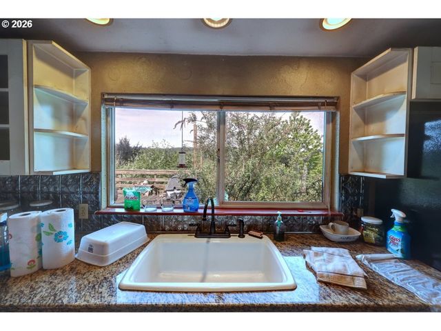35343 SEARLS Ln, Astoria, OR 97103