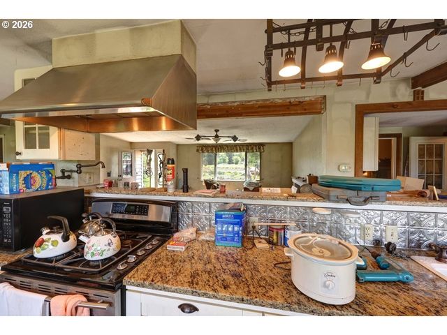 35343 SEARLS Ln, Astoria, OR 97103