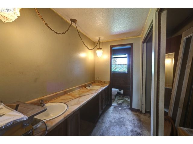 35343 SEARLS Ln, Astoria, OR 97103