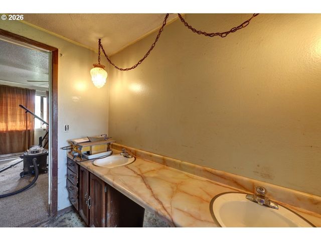 35343 SEARLS Ln, Astoria, OR 97103