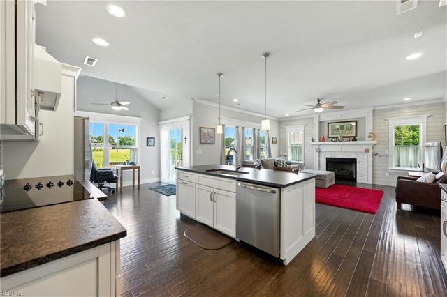 2425 Sanderson RD, Chesapeake, VA 23322