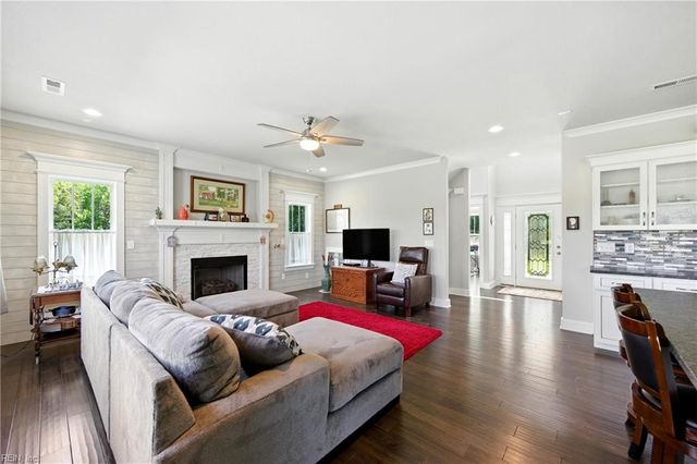 2425 Sanderson RD, Chesapeake, VA 23322