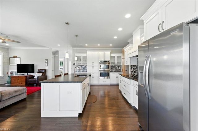 2425 Sanderson RD, Chesapeake, VA 23322