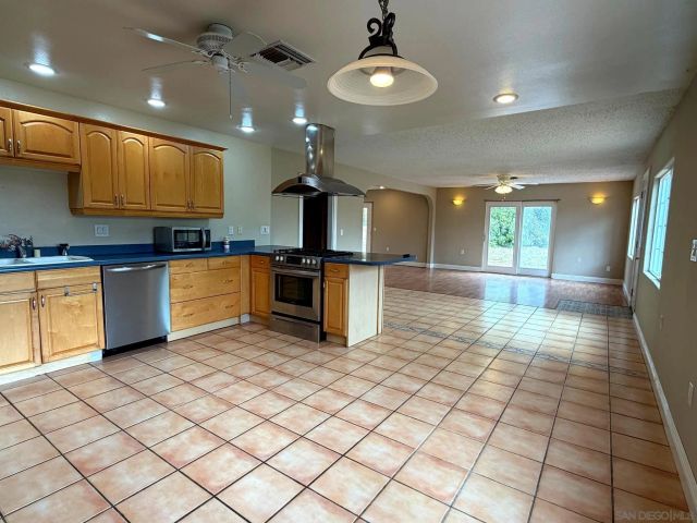 469 Lado De Loma Dr., Vista, CA 92083