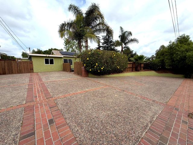 469 Lado De Loma Dr., Vista, CA 92083